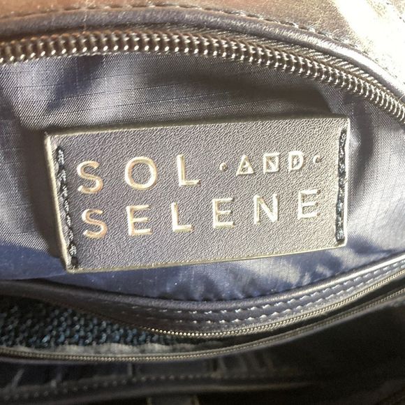 SOL & SELENE Large Quilted Navy Blue Crossbody Bag - Picture 4 of 14